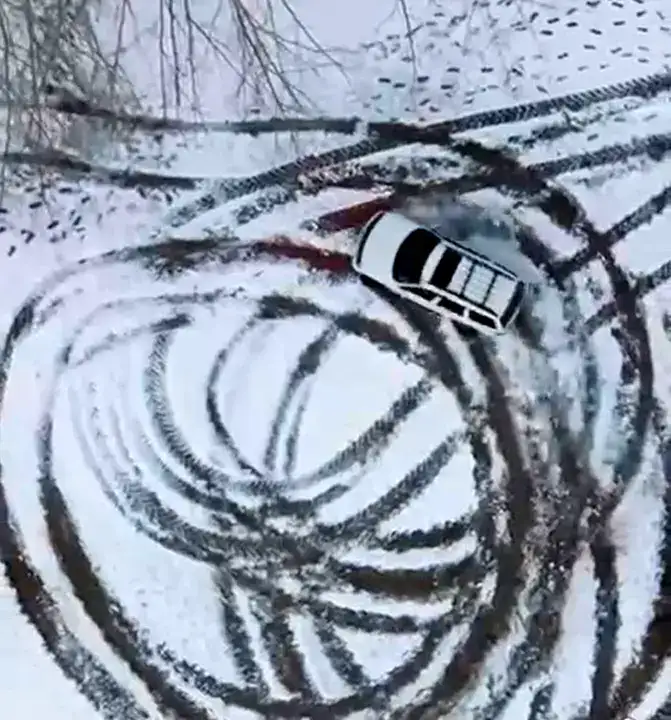 Alanya'da Asma Kilidi Kırdı, Camiye Avlusunda Drift Attı 5